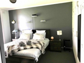 Modern comfort, central 2 bedroom apartment, Mt Gambier